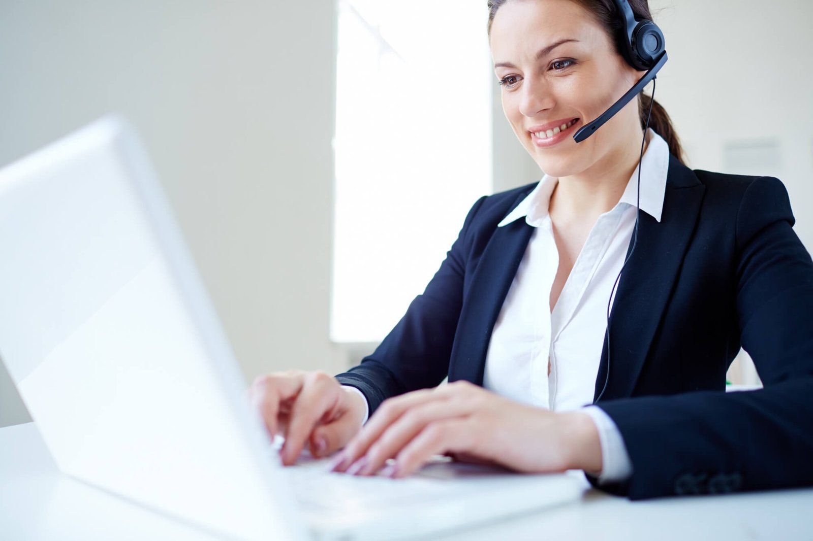 Friendly Apply-Assist advisor ready to help with your guided request